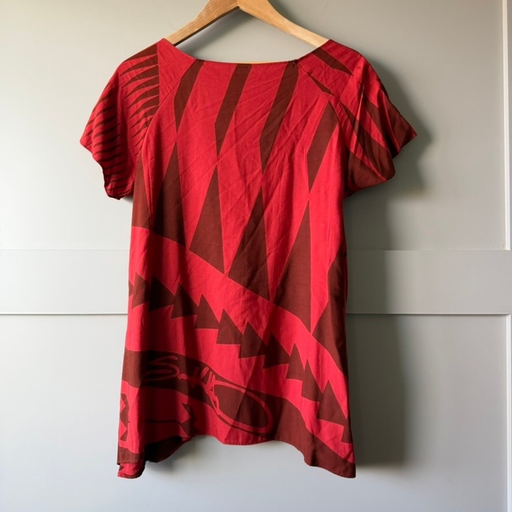 Hawaiian Tunic Top Women M Red Geometric Short Sleeve Scoop Neck Top Bird Tribal - Picture 5 of 10